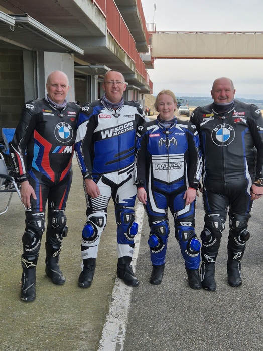 Einblick in unsere bereits gefertigten Lederkombis