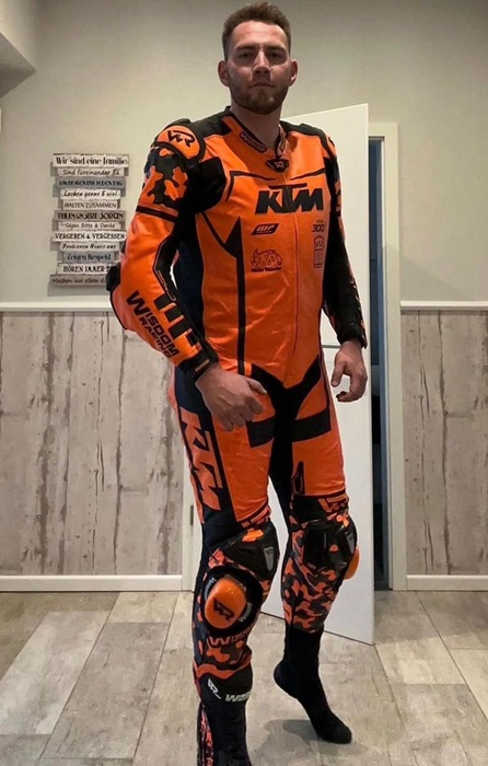 Einblick in unsere bereits gefertigten Lederkombis